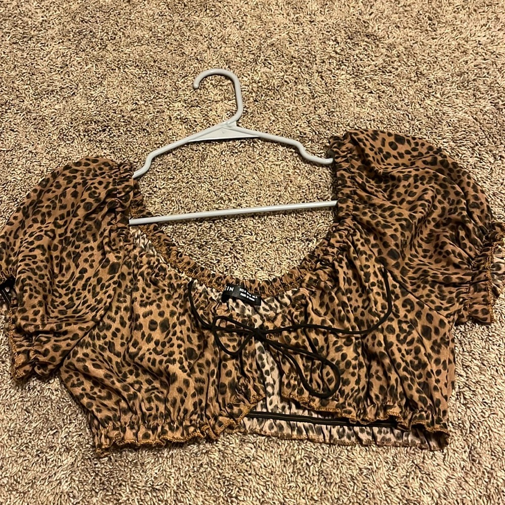 shein cheetah crop top size medium